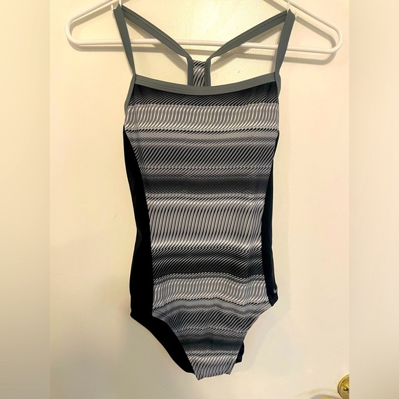 Nike Swimsuit size Small like new - Picture 1 of 3